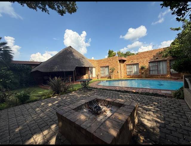 4 BEDROOM HOUSE FOR SALE IN VANDERBIJLPARK SE 2